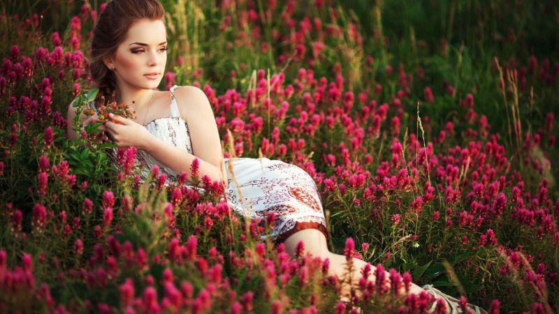most-beautiful-girl-ever-in-flower-garden-hd-wallpapers – Máy Thẩm Mỹ Giá Sỉ